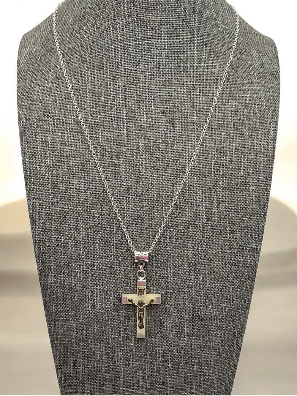 Unisex Vintage Silver-Tone “ Italy “ Crucifix Pendant Necklace